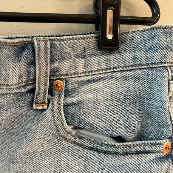 GAP Blue Jean Shorts Distressed Frayed Hem Size 29 - Picture 3 of 6